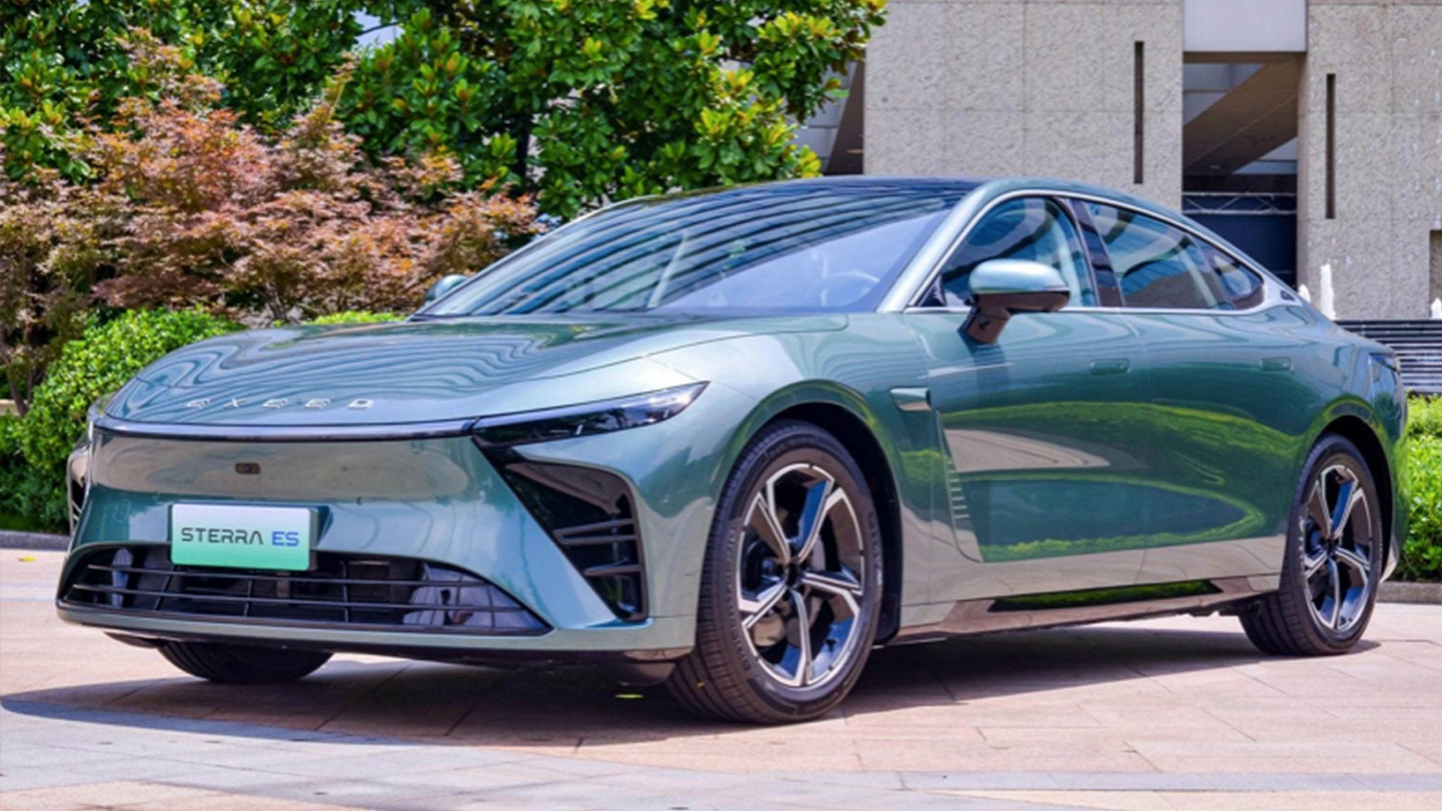 电池不自燃、碰撞达五星，实现“全域安全”的星纪元ES值得期待