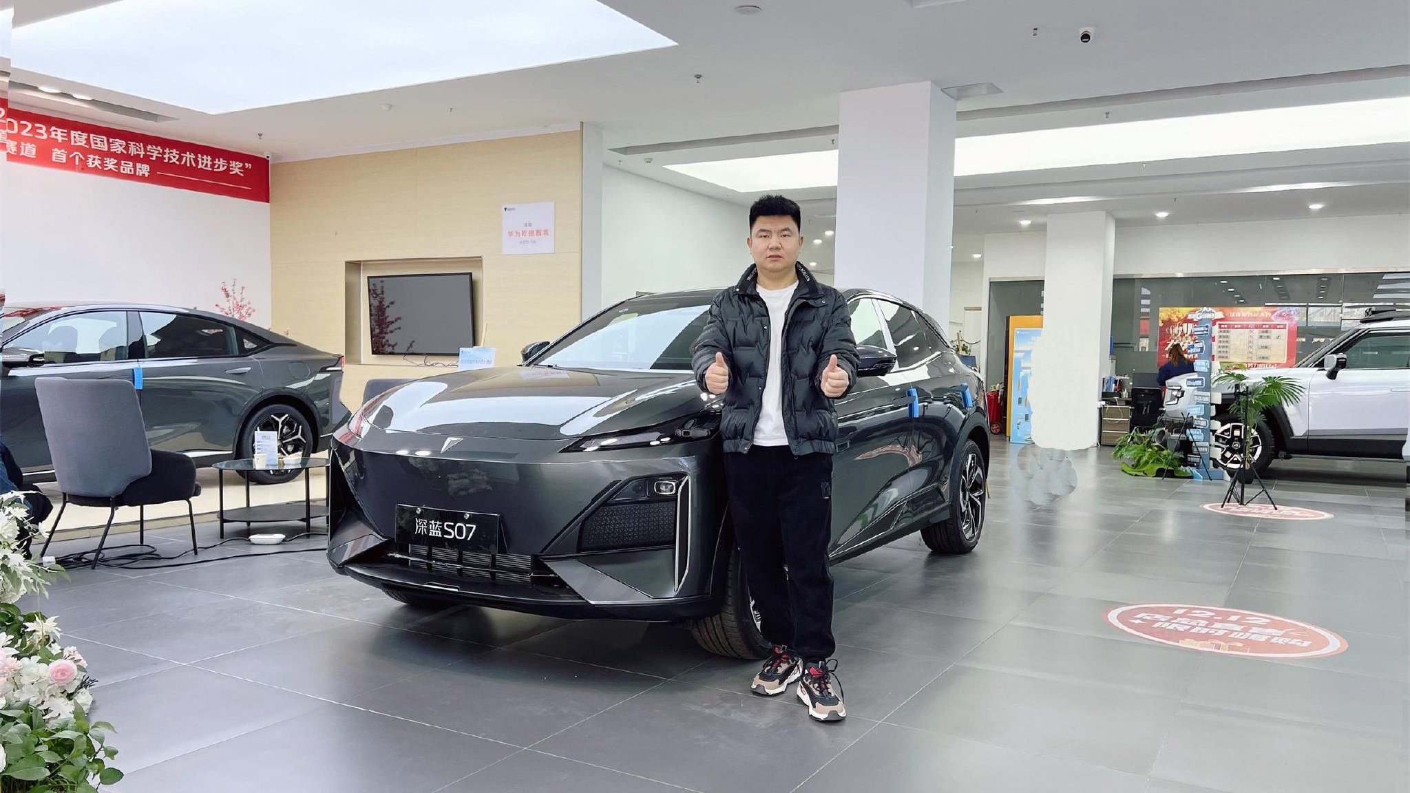 单月销量连续破万台，深蓝S07究竟有何魅力？让消费者如此着迷