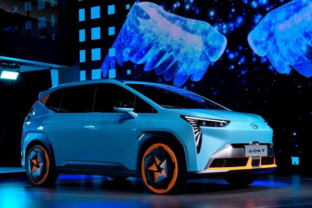 广汽埃安品牌独立开启新纪元，超定律智能纯电SUV埃安Y全球首发