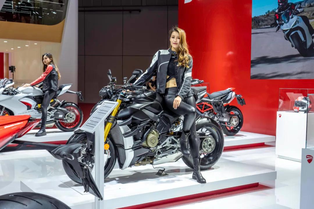 我们是正经汽车号，2021上海车展车模特辑！