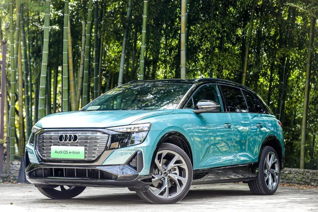 如果家中有一辆燃油车，大多数人的第二辆选择还是新能源车多一些