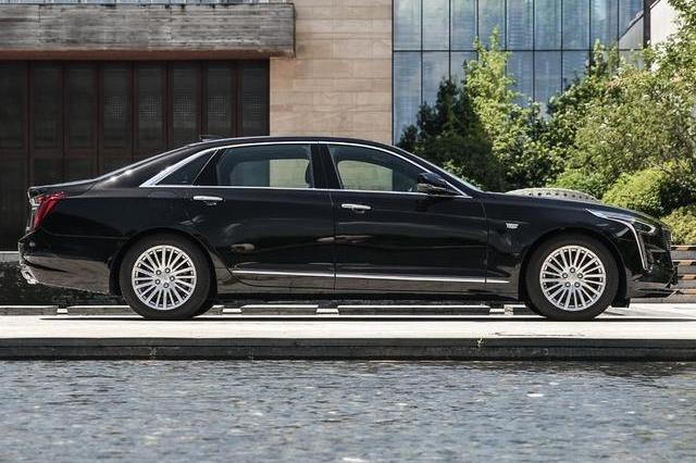 消费者：30万内哪款轿车大？凯迪拉克CT6：我车长5米2