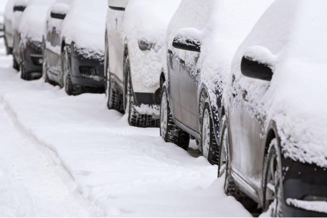气温下降，如何判断汽车蓄电池是否需要更换？