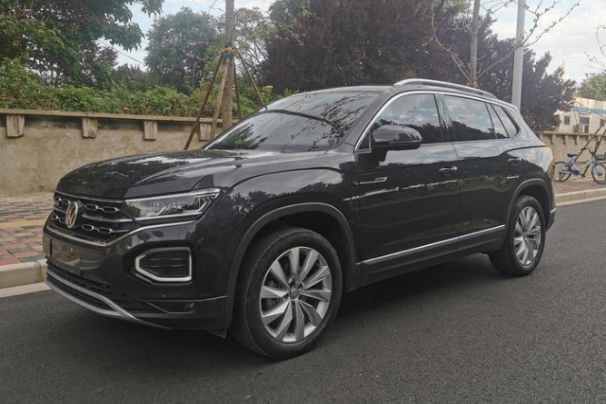 25万级中型SUV大比拼，大众两强争先，红旗HS5毫不逊色