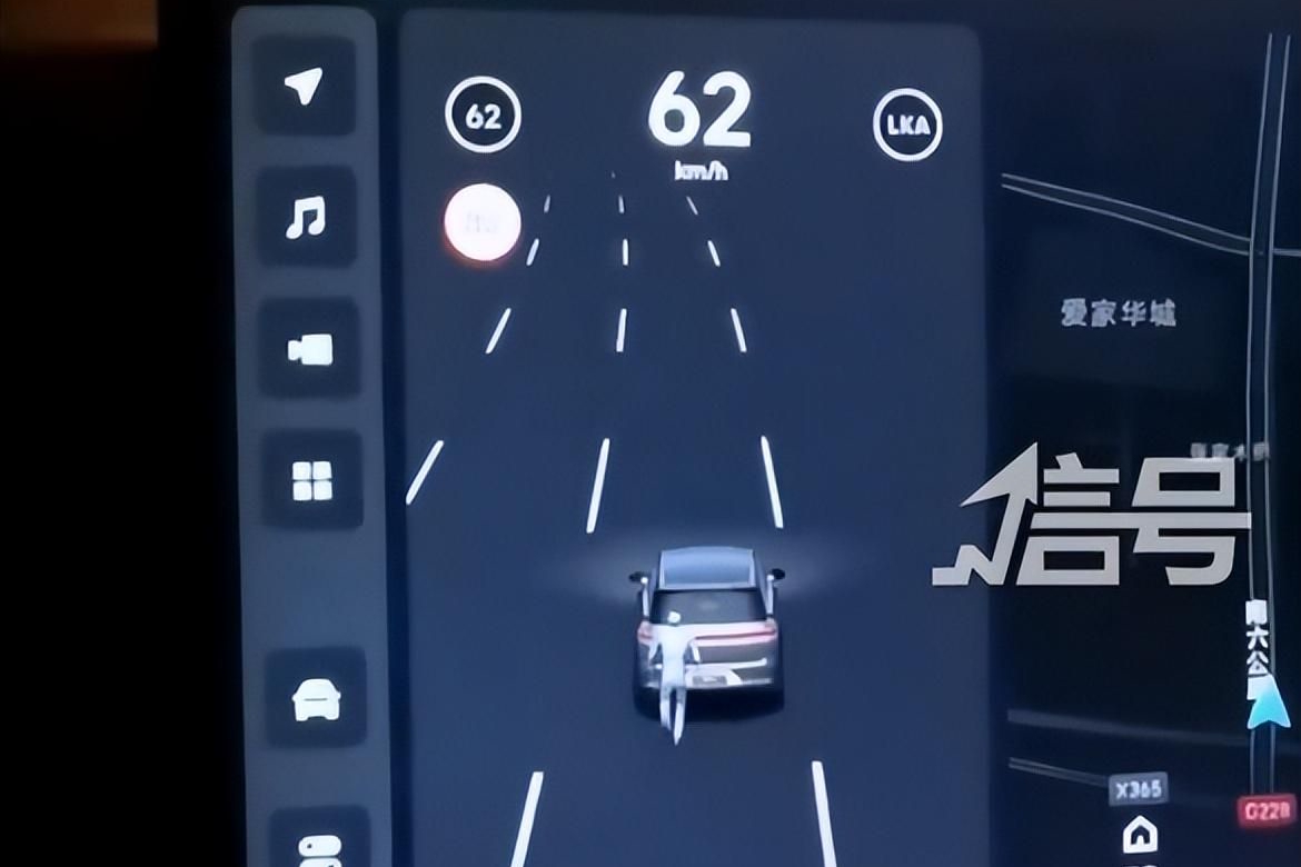 理想出“灵异”Bug？司机夜里开车，后面突然有“人”追……