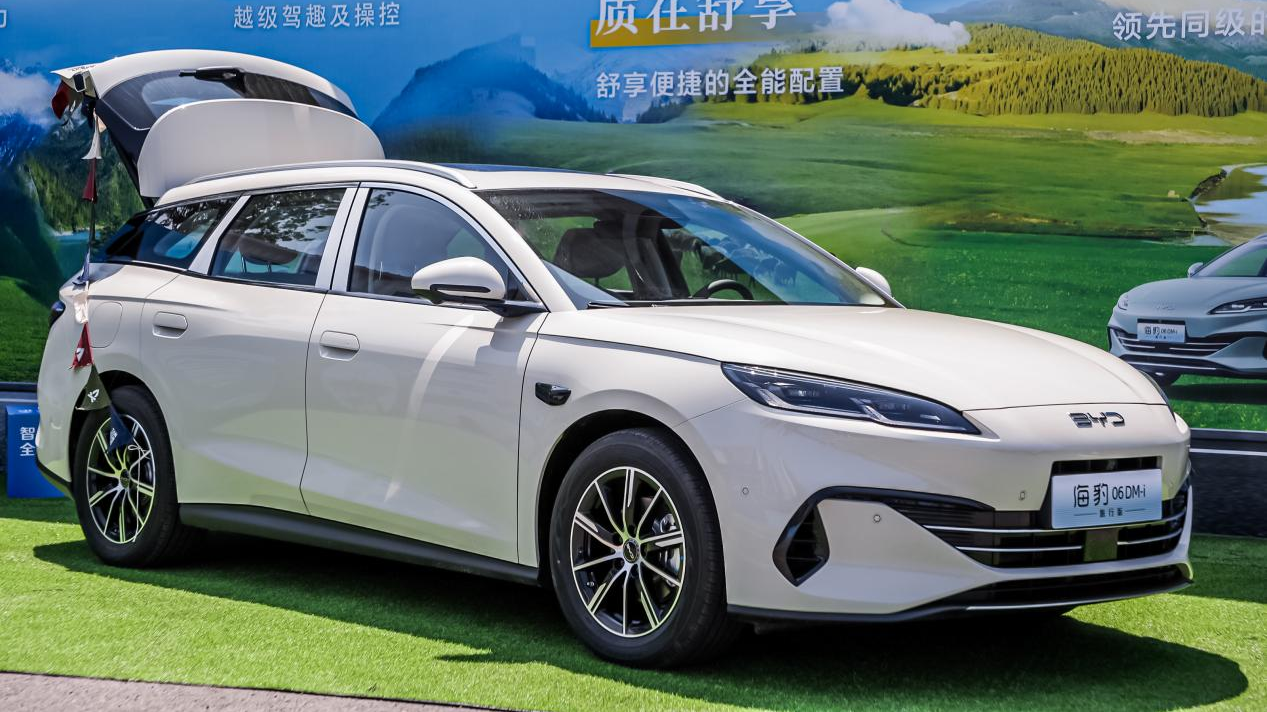 全球首款超混旅行车！10.98万元起 海豹06DM-i旅行版亮相石家庄