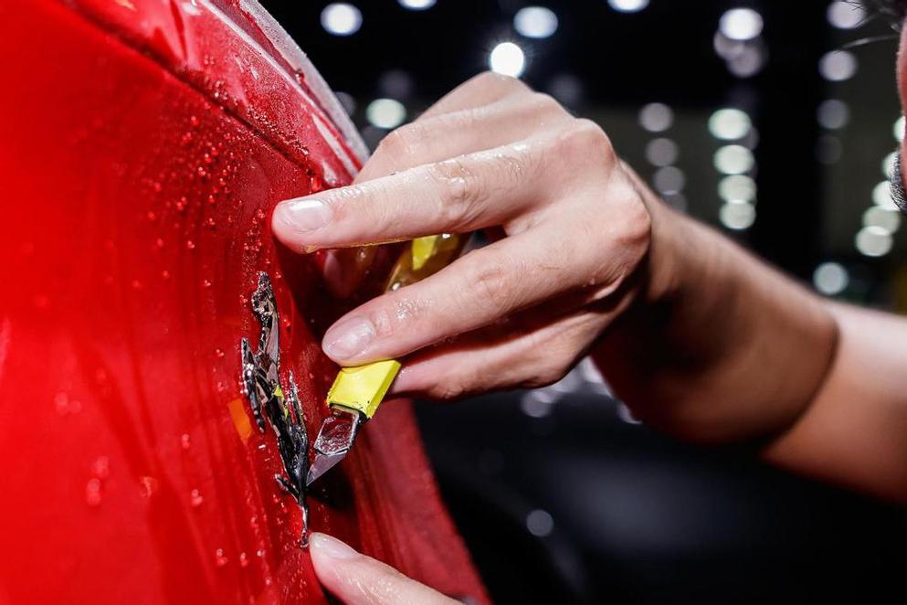 湿贴的隐形车衣，为什么装贴完不建议洗车？
