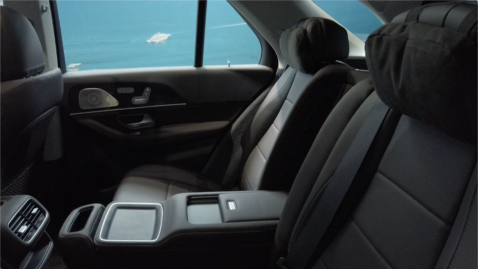 奔驰GLE内饰探店实拍（后排）