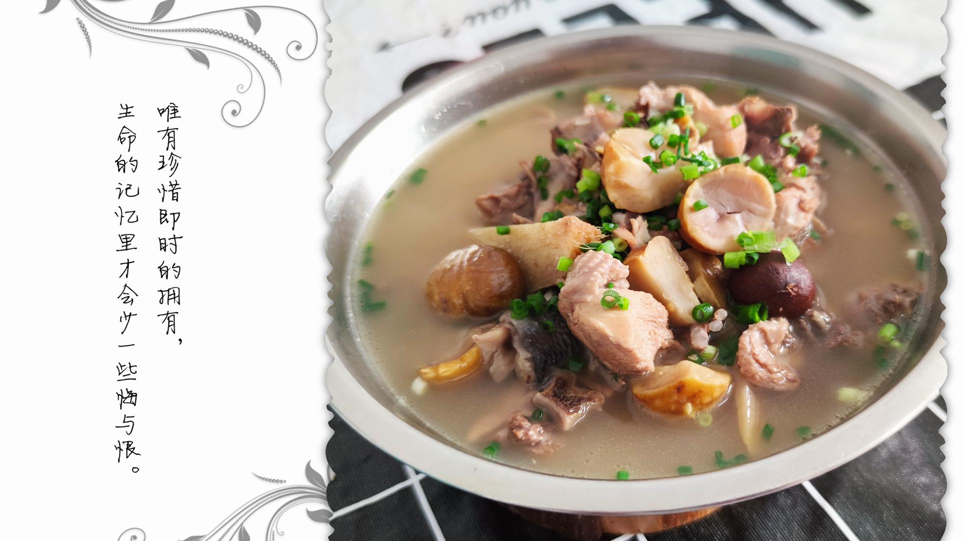 家常菜：板栗鸡汤，家常的营养汤！秋季进补的好汤！