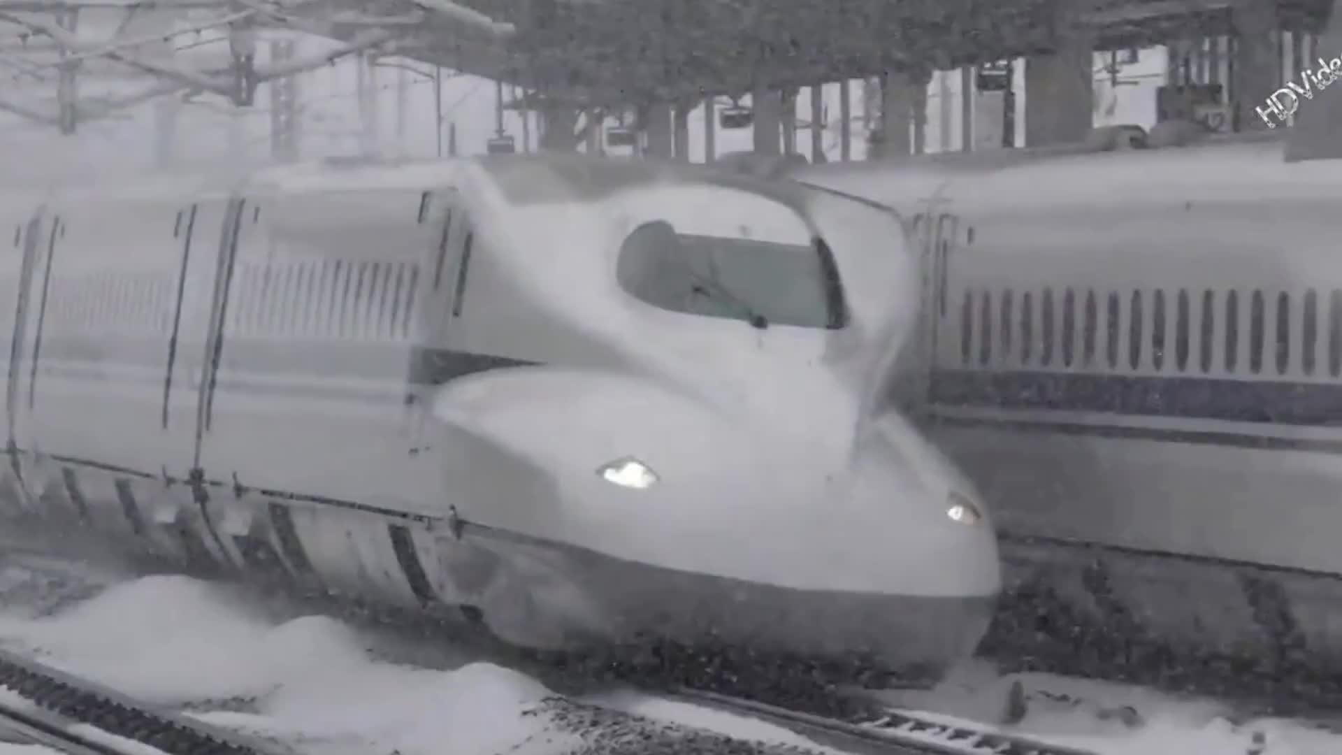 厉害了中国！高铁在暴雪中是怎么运行的？看完佩服工程师的智慧！