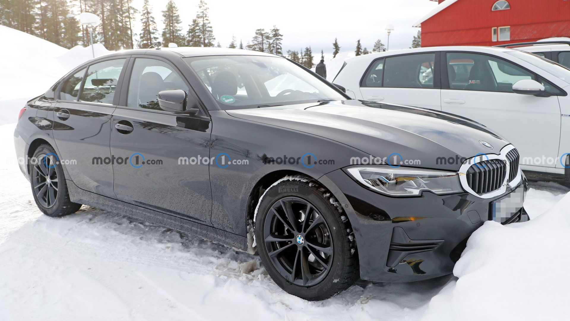 全新宝马3系内饰或将搭载大连屏-视频版