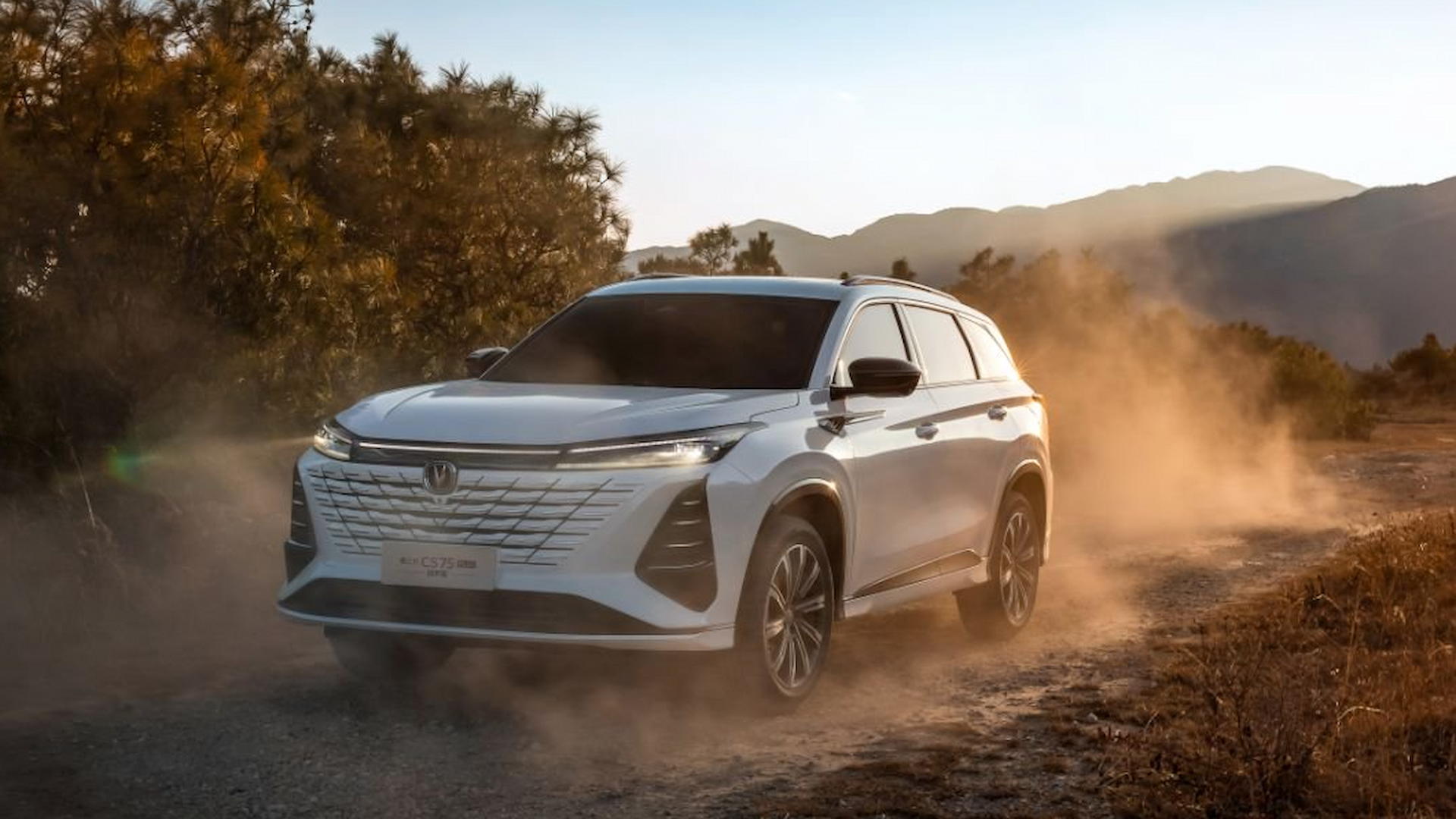 500Bar直喷+天域空间！CS75PLUS全系智慧进阶，4万优惠仅限3月