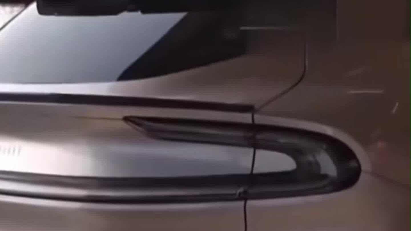 提车当天小米YU7电控尾门无法打开，小米官方回应