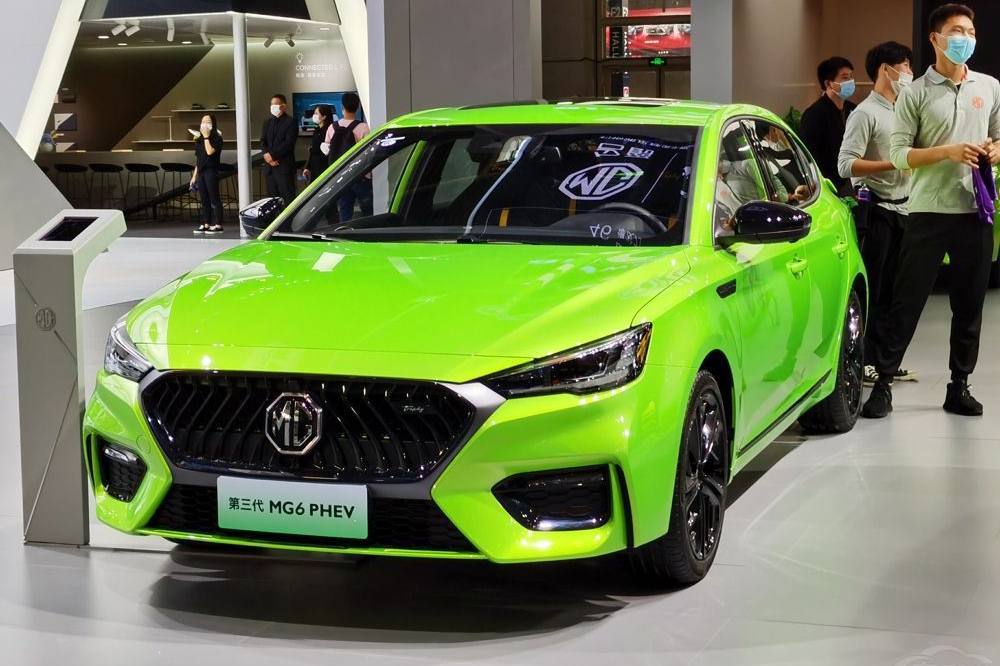 比亚迪秦PLUS DM-i对比名爵6 插电混动谁才是真正的王者