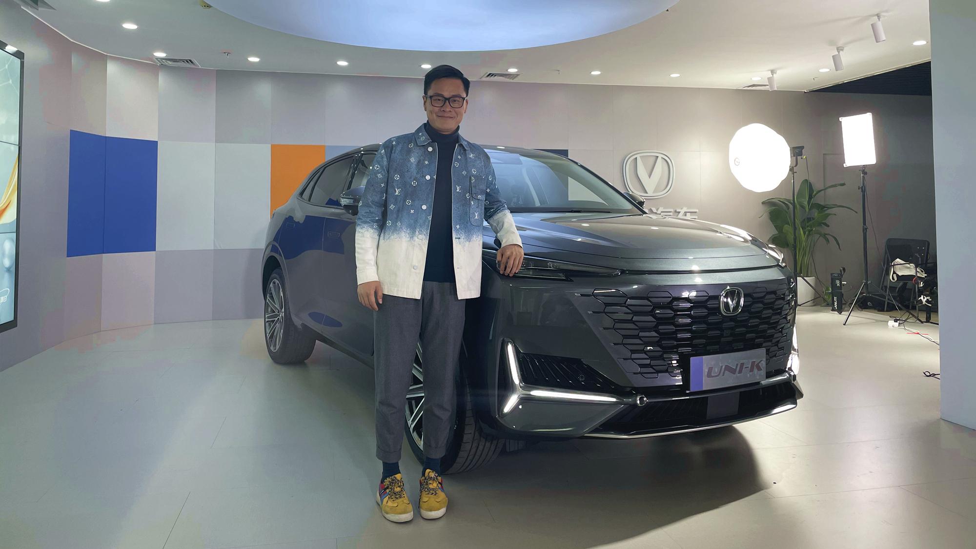 吴佩频道：三加一、够抢眼  UNI-K的屏幕布置有玄机