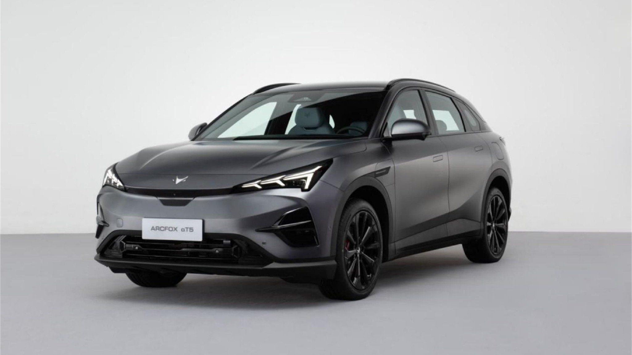 空间配置都到位，20万元预算，极狐阿尔法T5和深蓝S7谁值得选？