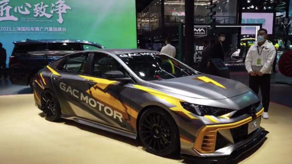 广汽传祺影豹亮相上海车展，小编都不禁感叹：我又可以了！