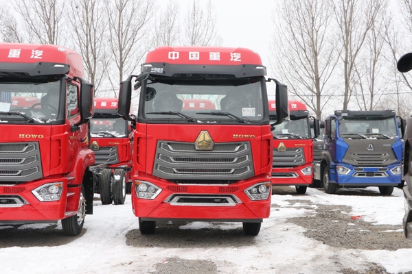 双卧铺+气囊座椅+AMT变速箱 实拍重汽豪沃N5G中卡 | 卡车之友网