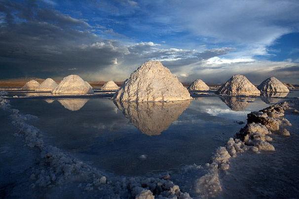 大国角力新石油，废掉1国总统后华尔街狂欢，幸好中国早已卡位