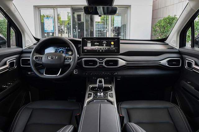 匹配爱信6AT变速箱，吉利豪越自动舒适型售10.96万元