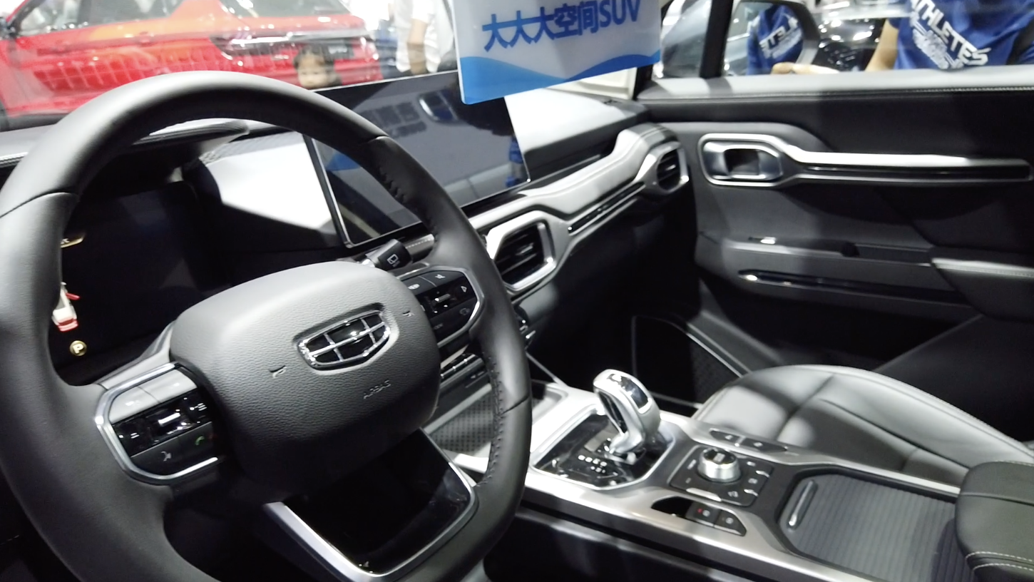 吉利豪越车展实拍 豪越空间够“豪横”吗？