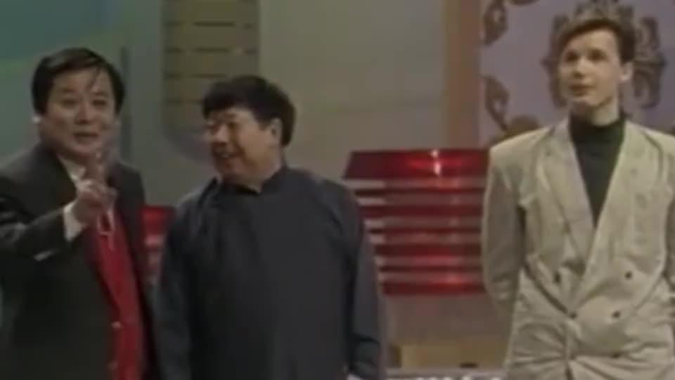 马季赵炎卡尔罗精彩演绎相声《训徒》爆笑全场