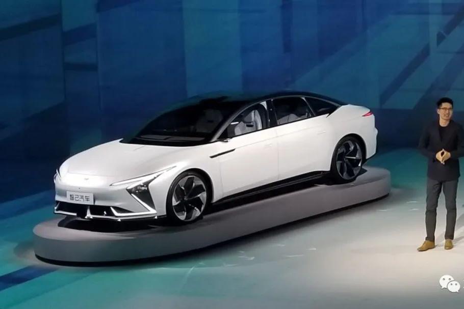 续航达1000公里 智己汽车发布两款量产车