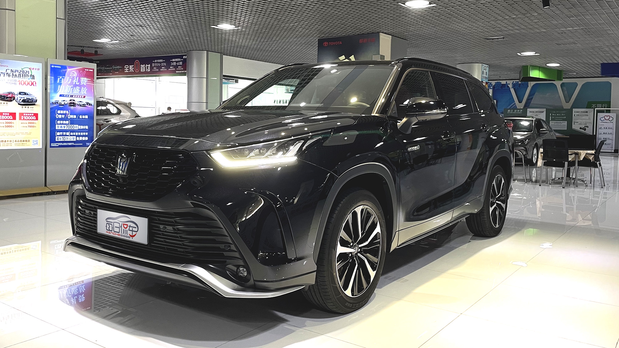 同样的动力、底盘和空间 皇冠陆放凭啥比汉兰达贵几千块？