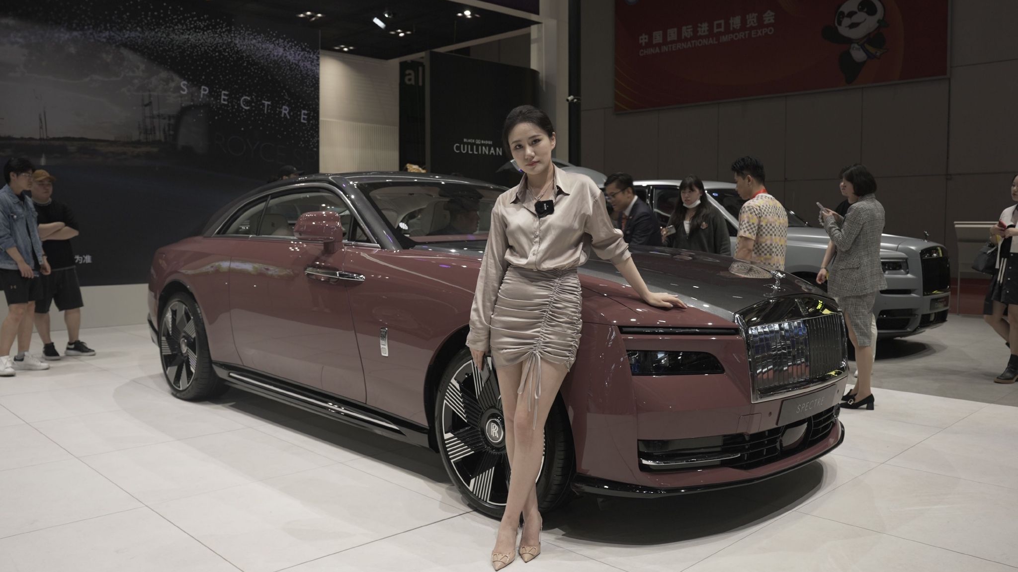 劳斯莱斯首款纯电车型“闪灵”中国首秀，一起来过过眼瘾