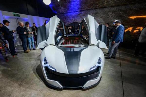 全新纯电动超跑亮相！续航515km、加速2.3秒，配十字尾灯