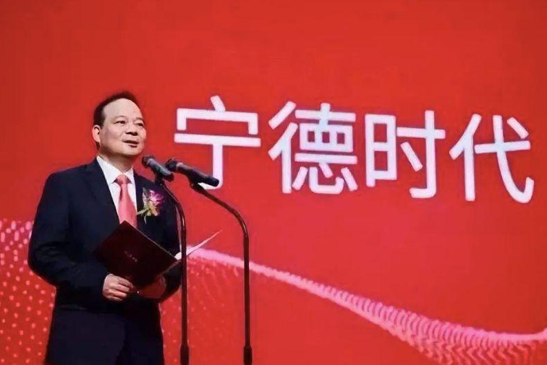 他是身家千亿的中国汽车首富，但他的公司一辆车也不造