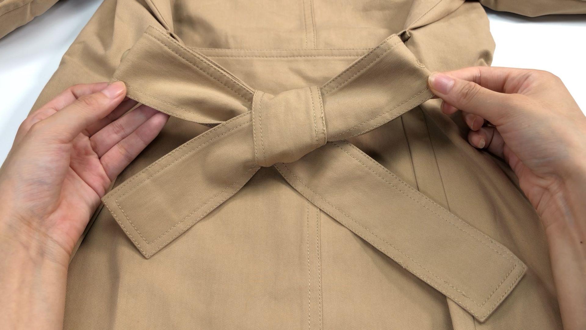 风衣腰带系蝴蝶结，3种简单的系法，显瘦实用又百搭
