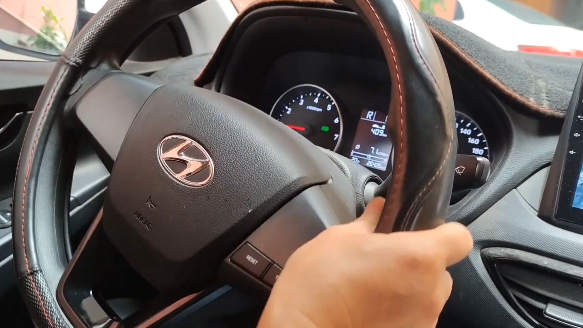 视频：这质量？现代悦动转向卡滞沉重