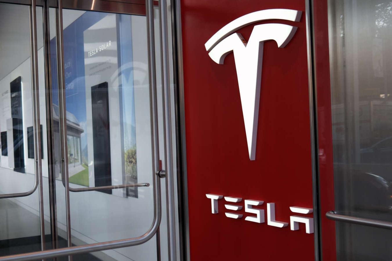 仅相差450辆！2020年特斯拉又一里程碑