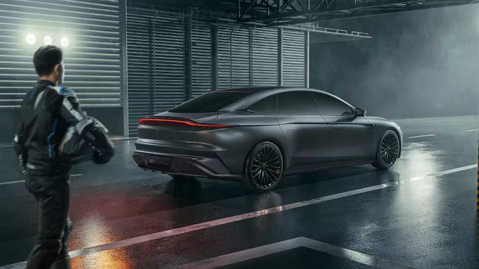 3.7秒破百，我愿称智己L7为国产性能车的天花板