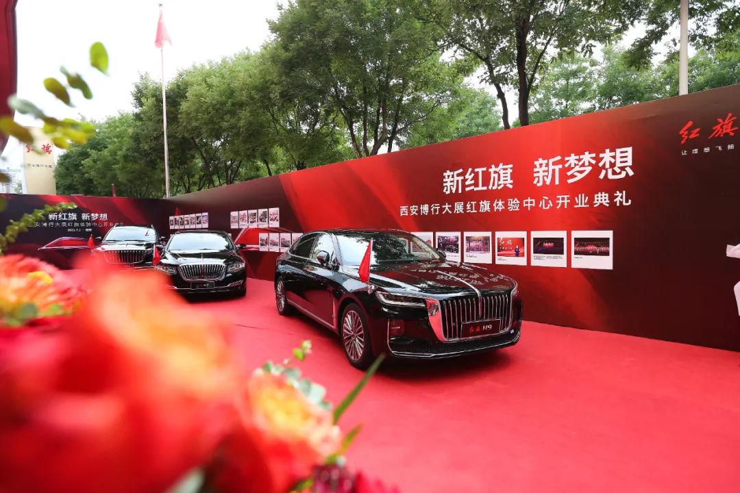 五星红旗迎风飞扬 西安博行大展红旗体验中心乘风启航