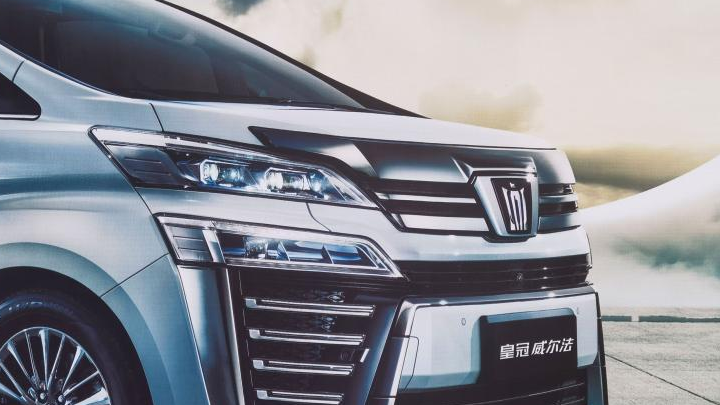到店实拍，贴了个皇冠标，威尔法会带领MPV走向高级吗？