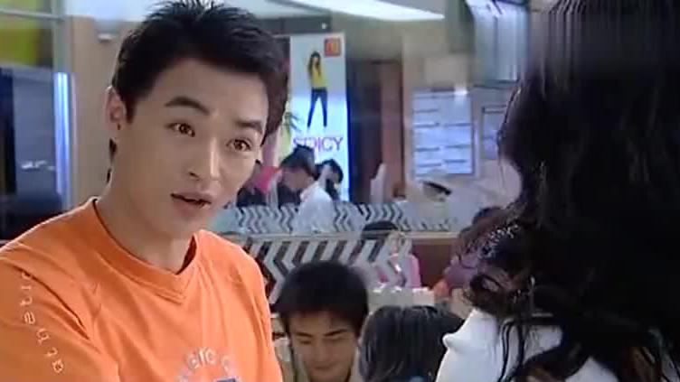 退役女特警汽车被砸，一怒之下将黑社会打一顿漂亮