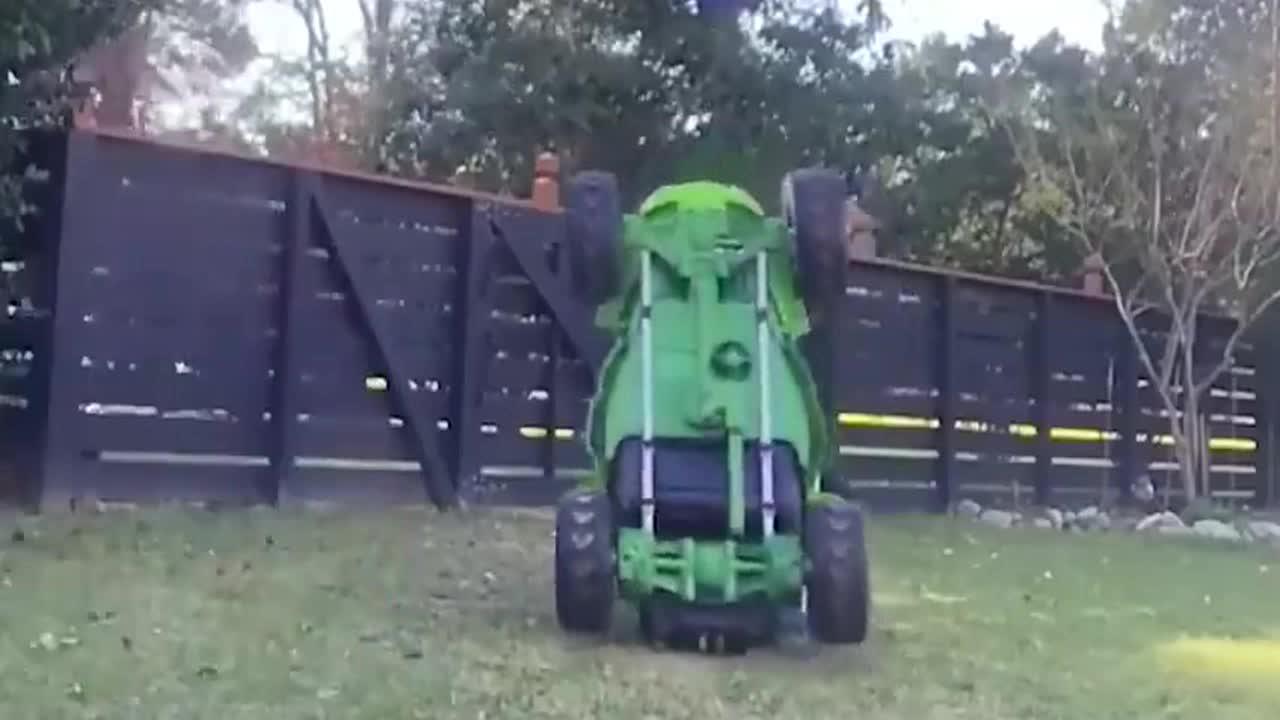 骑上我心爱的小摩托，它永远不会翻车