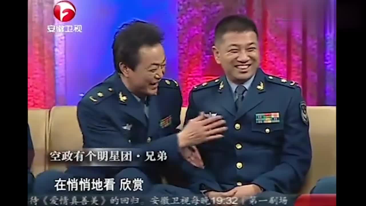 盘点那些有高军阶的男星:周小斌刚升为副师长,穿上军大衣就傻笑