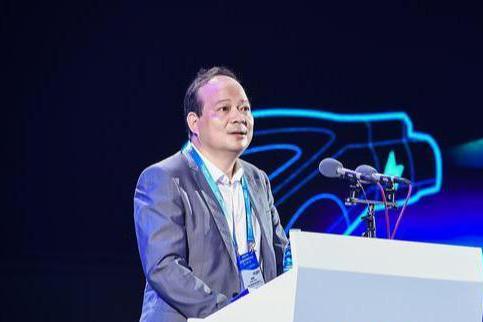 创业板新首富诞生，去年平均一天赚到5亿，公司市值超越比亚迪