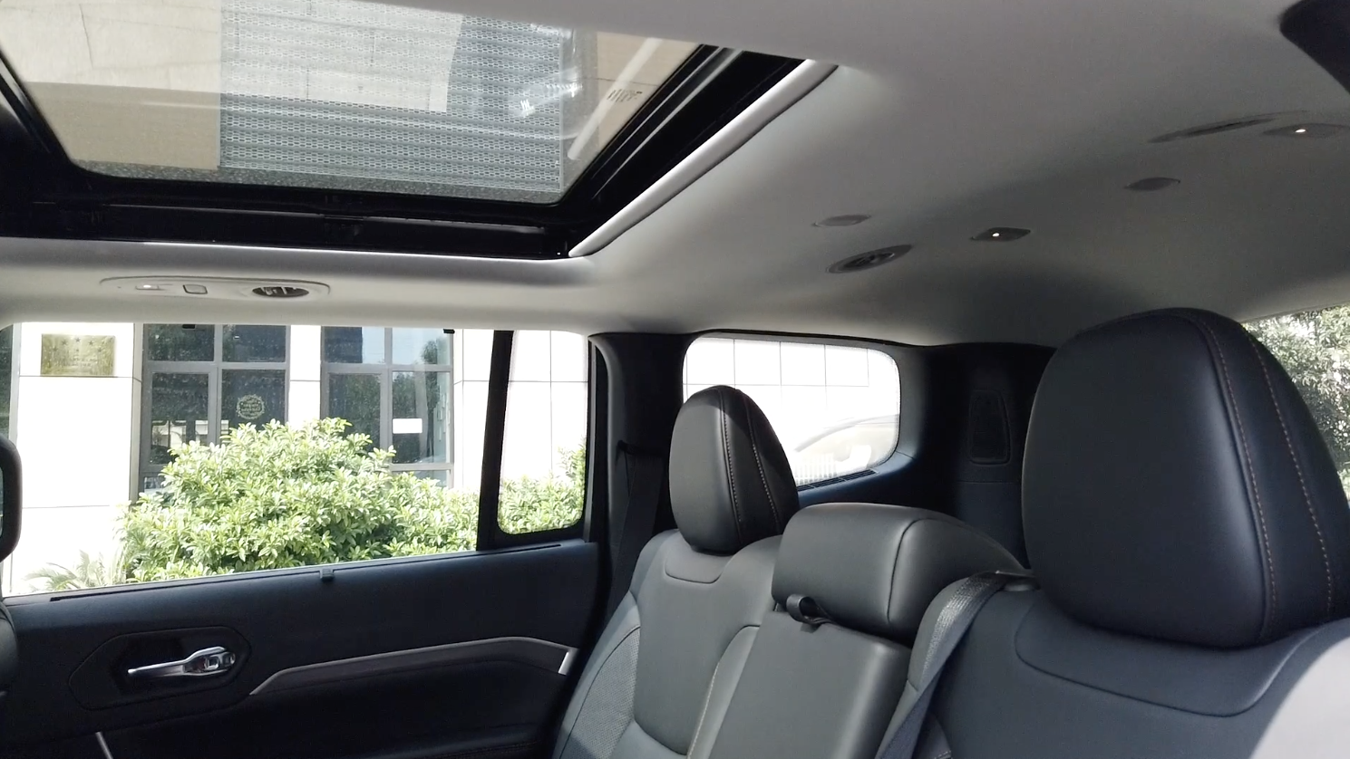 探店实拍JEEP大指挥官 后排