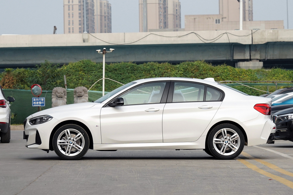 20万预算，奔驰A级和宝马1系怎么选，看空间还是动力