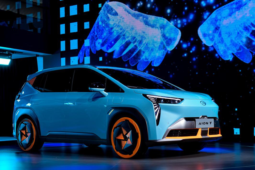 广汽埃安品牌独立开启新纪元，超定律智能纯电SUV埃安Y全球首发