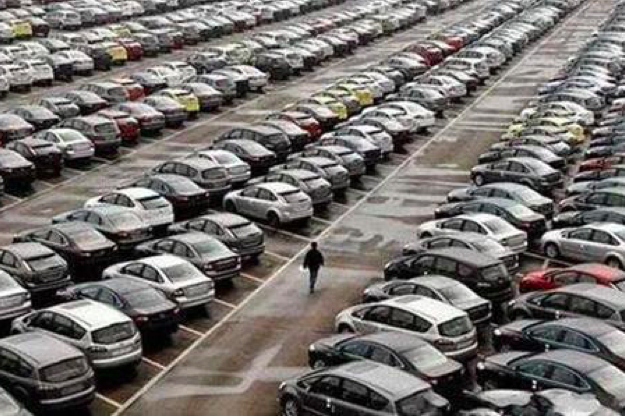 车市不景气，频频暴雷的经销商就是“夜壶”？丨壹观察