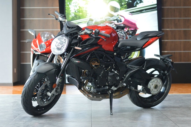 最便宜的MV奥古斯塔 Brutale 800 Rosso到店实拍