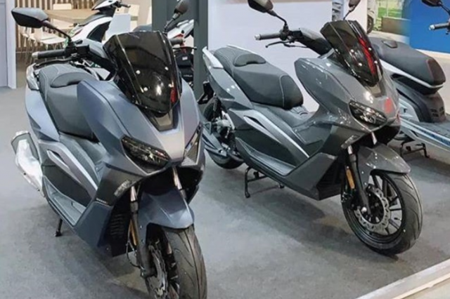 GPX 300踏板摩托出现在越南 这不是龙嘉VMAX300吗