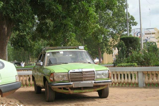 非洲最牛的出租车，30年的老车算中年，个别已跑百万公里