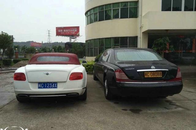 福建晋江最牛三兄弟，3万元3台缝纫机起家，如今名车代步