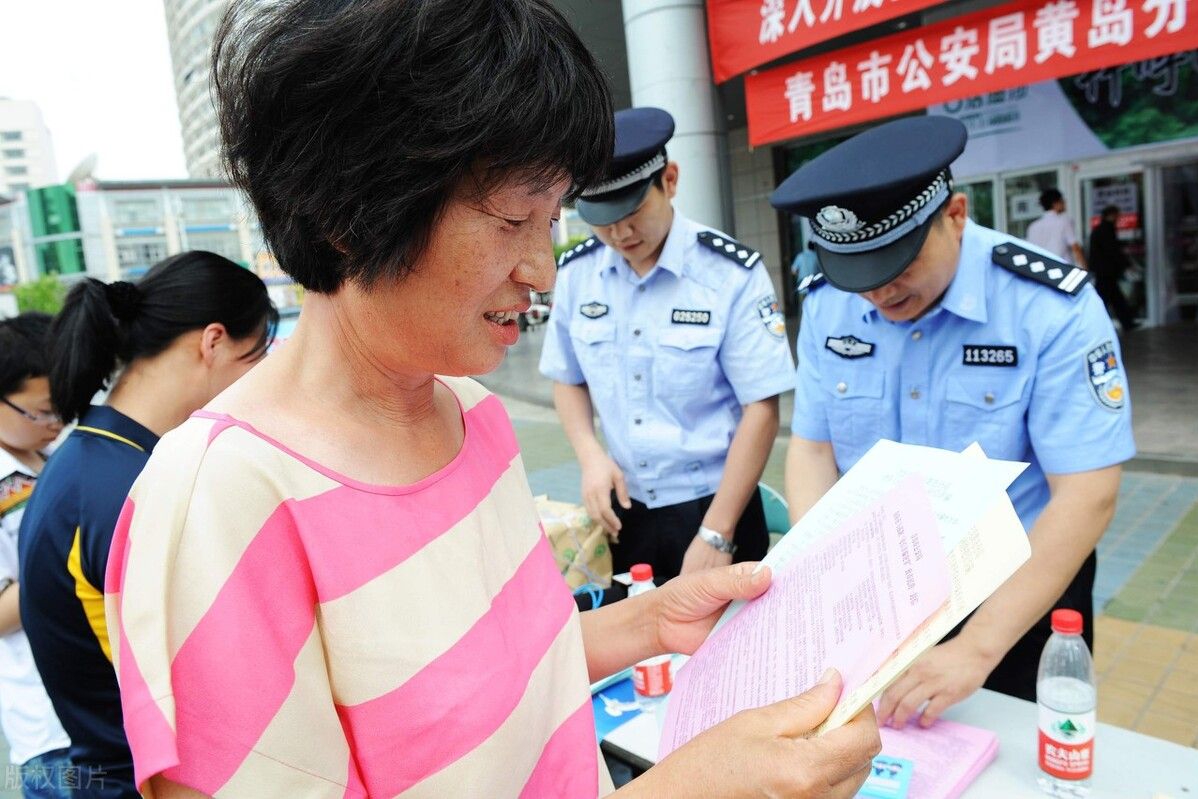 女子躲在房间把500万存款账户发给骗子，电信诈骗有啥魔力？|存款|骗子|女士_新浪新闻